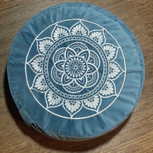 MEDITATION PILLOW! - Picture 3 of 5